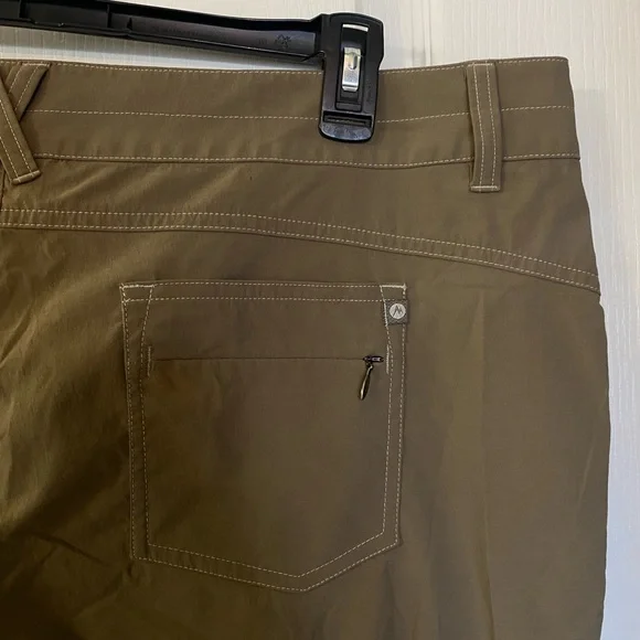 MARMOT SHORTS - perfect condition - Picture 4 of 6